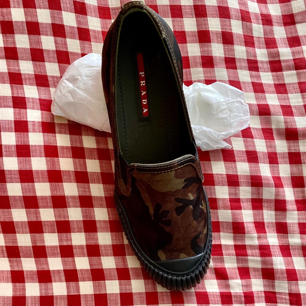 Prada - Picture 3 of 6